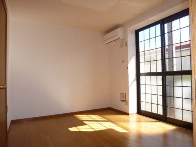 倉敷市北畝５丁目のアパートの居間・リビング|洋室