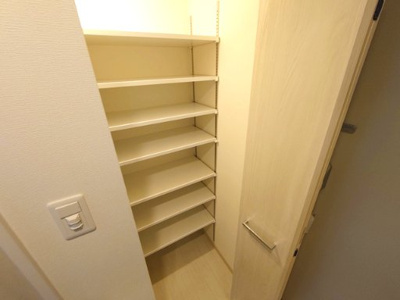 【収納】 | エムズセントラル上新庄 | 玄関収納も充実しています。
