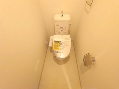 【トイレ】 | エムズセントラル上新庄 | ウォシュレット付きのトイレです。