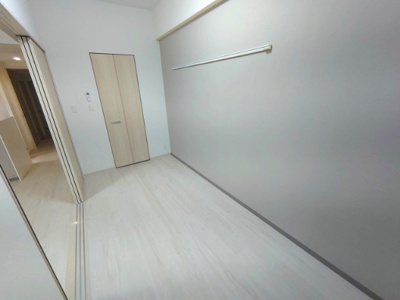 【洋室】 | エムズセントラル上新庄 | 落ち着いた色調の洋室です