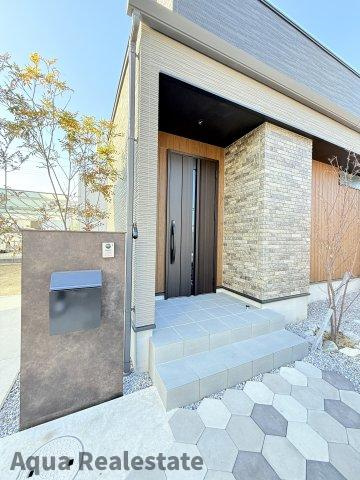 高松市香西東町の中古一戸建の玄関