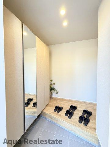 高松市香西東町の中古一戸建の玄関