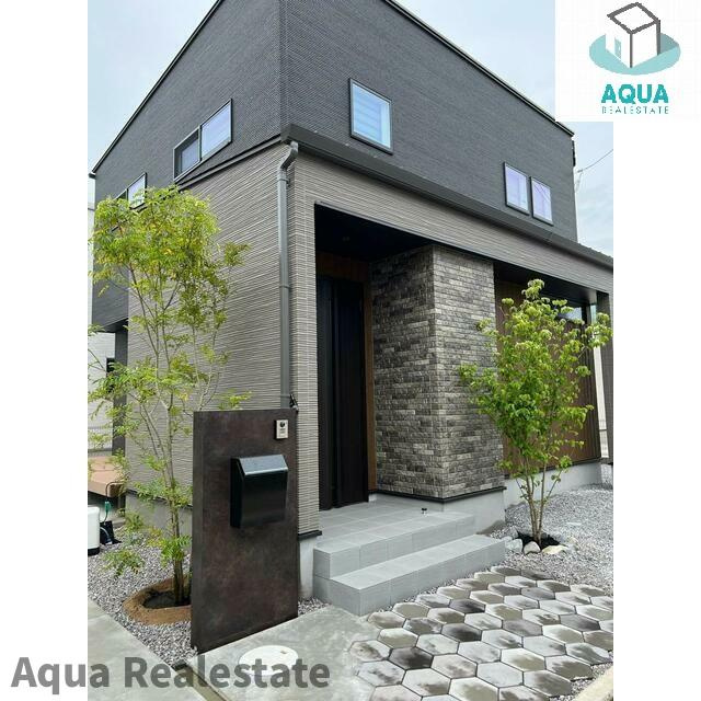 高松市香西東町の中古一戸建の玄関