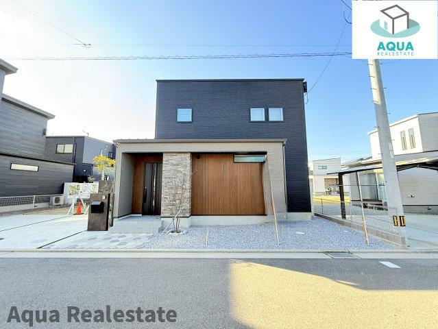 高松市香西東町の中古一戸建の前面道路含む現地写真