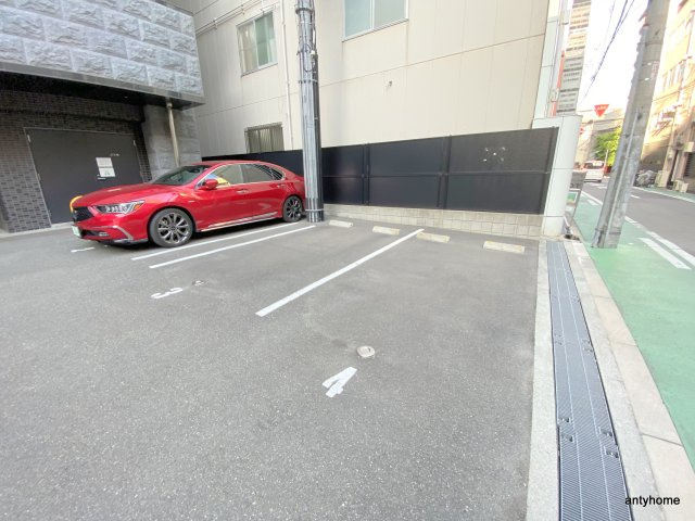 プレサンス梅田東クォーレ　仲介手数料無料の駐車場