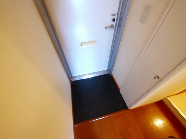 レオパレスＨｉｒｏの玄関|収納もある玄関です