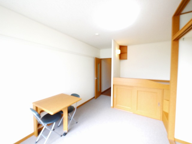 レオパレスＨｉｒｏの居間・リビング|ゆったりとした居間です