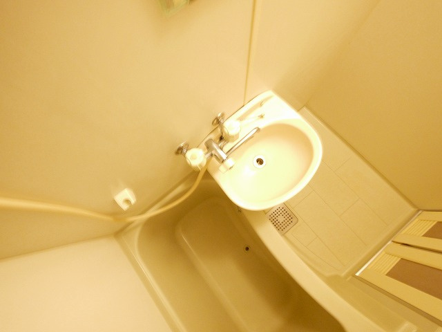 レオパレスＨｉｒｏの浴室|日々の疲れを癒すお風呂付です