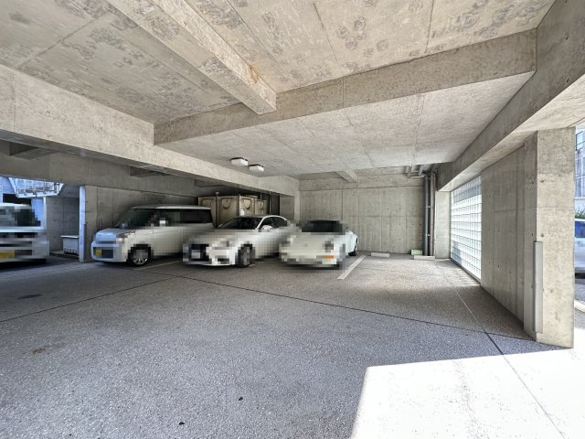 ア・ラコント 北棟の駐車場