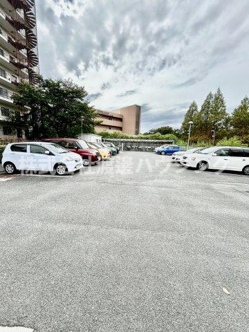 日商岩井第7緑地公園マンションの駐車場