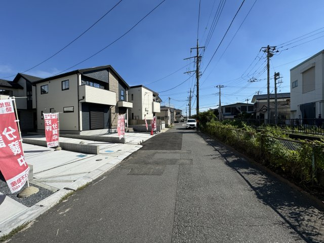 流山市流山新築戸建（流山３期）の前面道路含む現地写真|西側前面道路・幅員約5.6ｍ