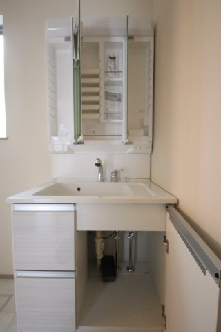 《仲介手数料無料》浦和区瀬ヶ崎５丁目33-13(全1戸)新築一戸建てハートフルタウンの独立洗面台|撮影日 2024年12月27日 13:15 晴れ