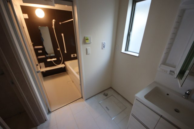 《仲介手数料無料》浦和区瀬ヶ崎５丁目33-13(全1戸)新築一戸建てハートフルタウンのランドリースペース|撮影日 2024年12月27日 13:15 晴れ