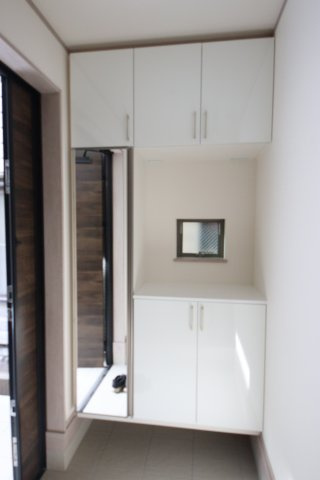 《仲介手数料無料》浦和区瀬ヶ崎５丁目33-13(全1戸)新築一戸建てハートフルタウンの玄関|撮影日 2024年12月27日 13:15 晴れ