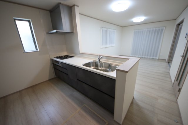 《仲介手数料無料》浦和区瀬ヶ崎５丁目33-13(全1戸)新築一戸建てハートフルタウンのキッチン|撮影日 2024年12月27日 13:15 晴れ