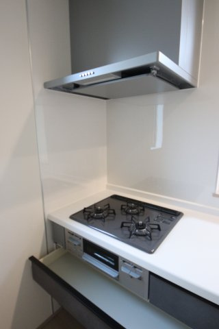 《仲介手数料無料》浦和区瀬ヶ崎５丁目33-13(全1戸)新築一戸建てハートフルタウンのキッチン|撮影日 2024年12月27日 13:15 晴れ