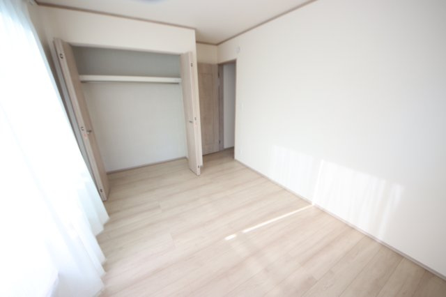 《仲介手数料無料》浦和区瀬ヶ崎５丁目33-13(全1戸)新築一戸建てハートフルタウンの洋室|撮影日 2024年12月27日 13:15 晴れ