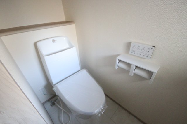 《仲介手数料無料》浦和区瀬ヶ崎５丁目33-13(全1戸)新築一戸建てハートフルタウンのトイレ|撮影日 2024年12月27日 13:15 晴れ