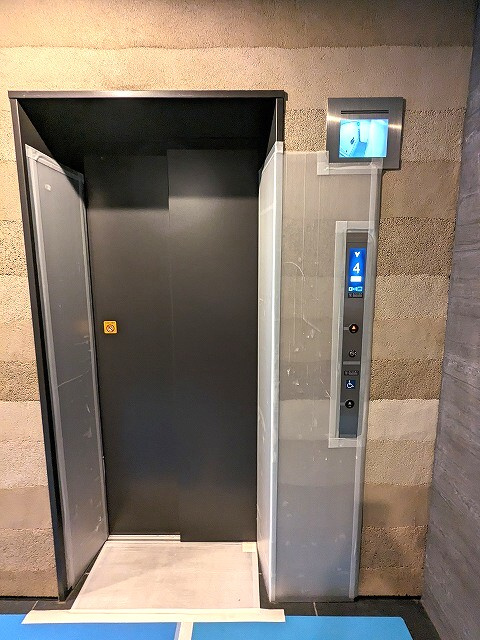 J.GRAN Court浅草の設備|防犯モニター付セキュリティエレベーター、感染予防の手をかざすだけで反応する非接触式のボタンです