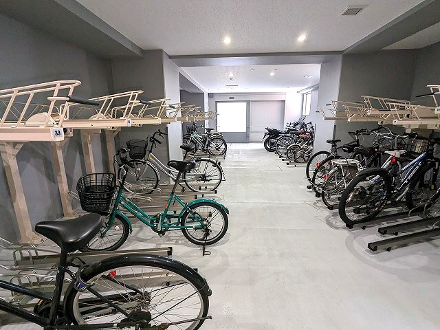 J.GRAN Court浅草の設備|屋内オートロック付自転車置場とバイク置場です