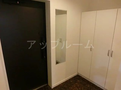 春日井市味美町１丁目の賃貸マンションの玄関