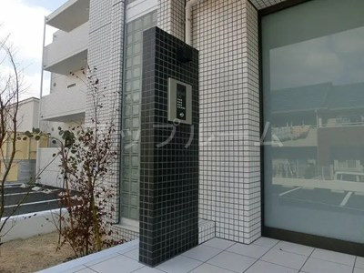 春日井市味美町１丁目の賃貸マンションのエントランス
