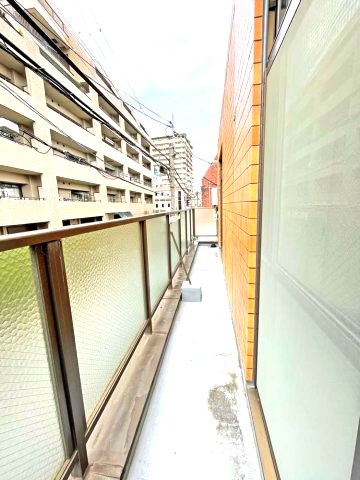 ラピーヌ甲東のバルコニー|暖かな日差しのふりそそぐバルコニー