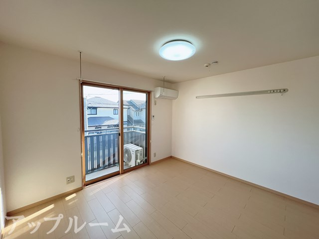春日井市白山町５丁目のアパートの居間・リビング