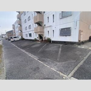 コーポ瀬尾の駐車場