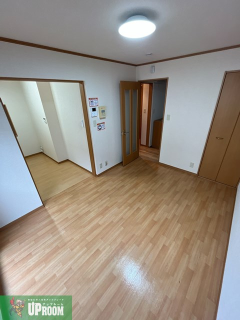 ファミーユ押沢台の居間・リビング