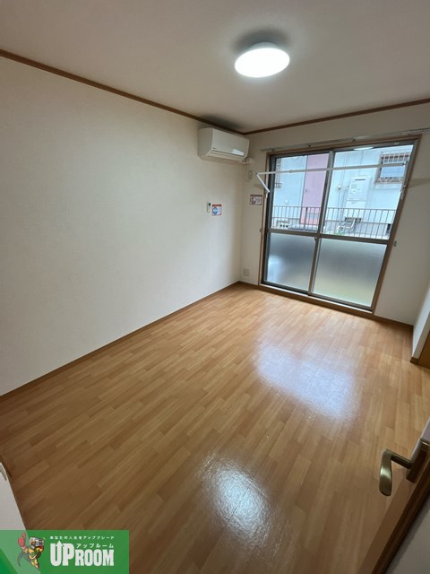 ファミーユ押沢台の居間・リビング