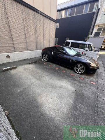 ファミール堀部Ⅴの駐車場