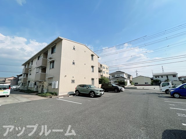 春日井市下条町２丁目のアパートの駐車場