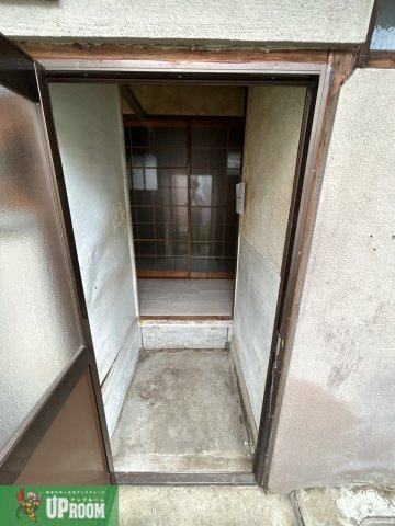 中山様貸家　西棟の玄関