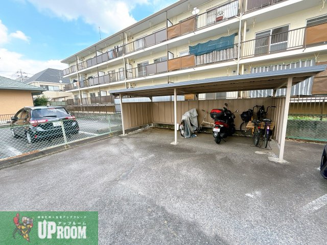 六軒屋農住団地コーポ美園の駐車場