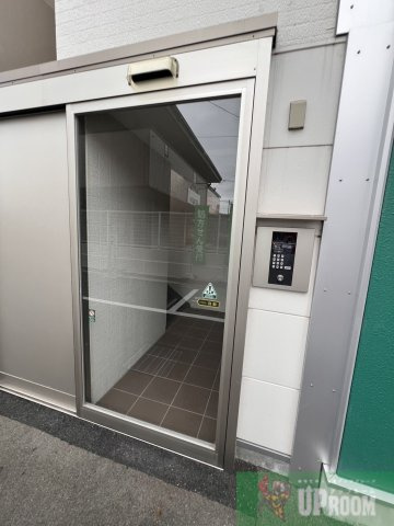 パインアネックスのエントランス