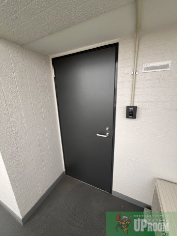 パインアネックスの玄関