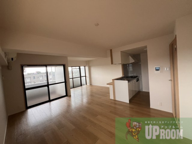 パインアネックスの居間・リビング