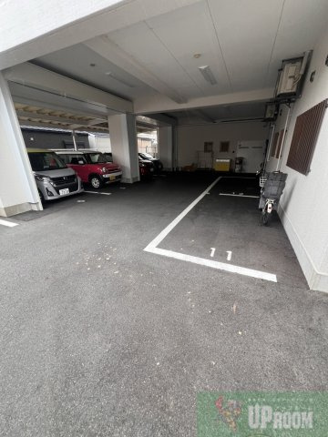 パインアネックスの駐車場