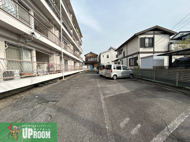 六軒屋農住団地コーポ松栄の駐車場