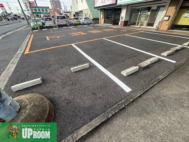 フラワー松本Ⅲの駐車場