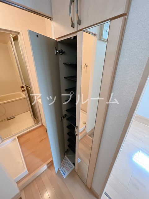 アーバンライフ岡田の玄関