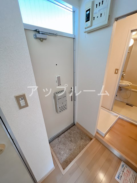 アーバンライフ岡田の玄関