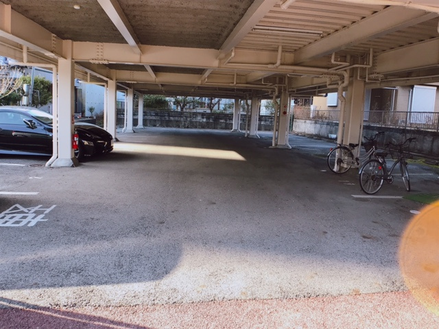 春日井市坂下町１丁目の賃貸マンションの駐車場