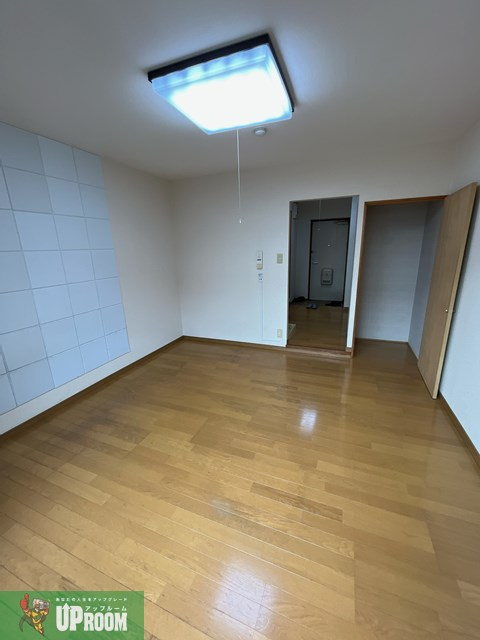 メゾン庄名の洋室