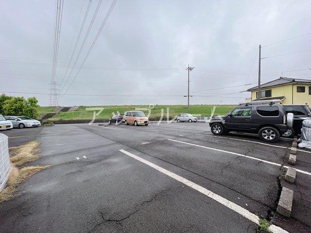 ボウリーブ庄内の駐車場