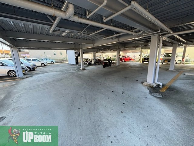 メゾン勝川の駐車場