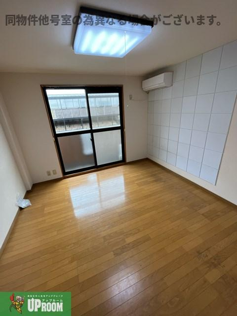 メゾン庄名の洋室