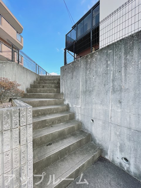 アンプルールブワ吉根のエントランス