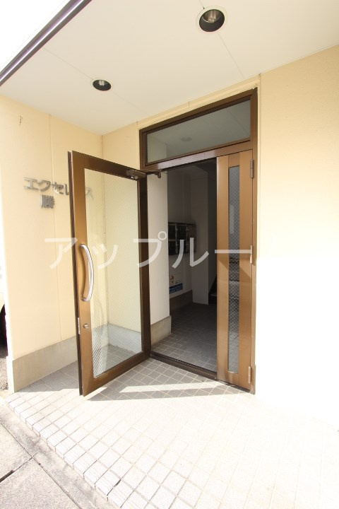 エクセレンス勝川のエントランス